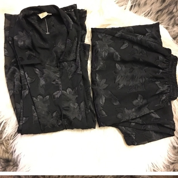 Victoria, secret vintage, beautiful, white lace like pattern slight larger - Picture 1 of 8